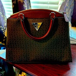 Guess triangle purse